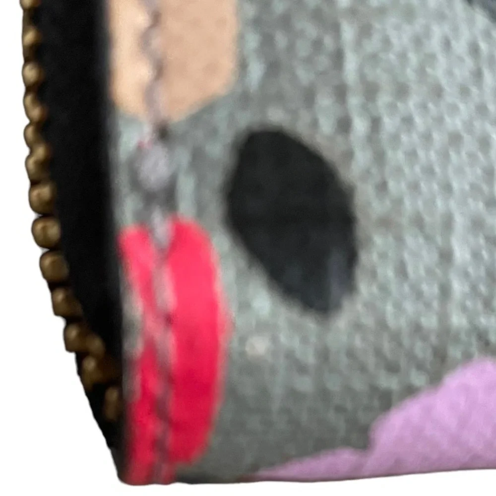 Fossil Zip Around Wallet Floral. 7"L x 1"W x 4"H - Picture 6 of 7